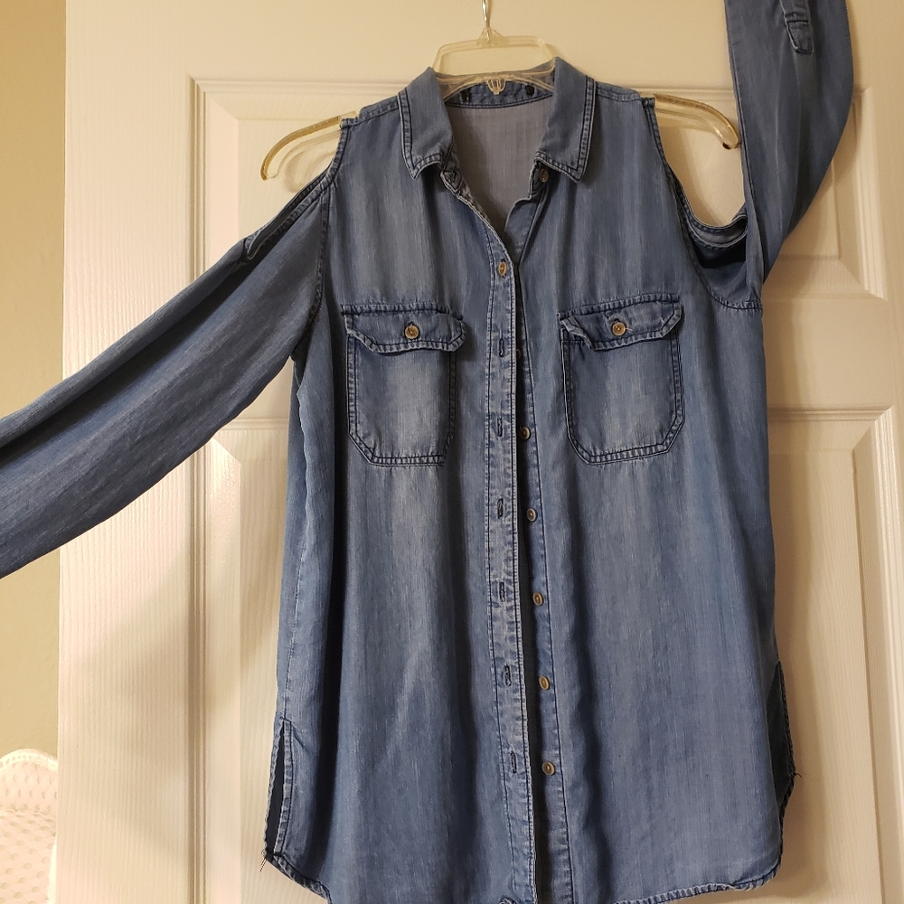 Denim shoulderless top